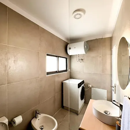 Mevin's Portside Apartment *