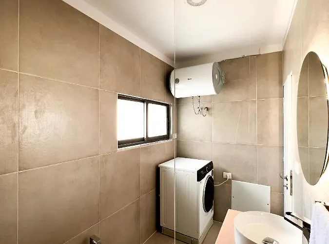 Mevin's Portside Apartment *